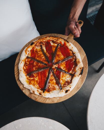 Pizza de anchoas del restaurante Primera Vaca en la localidad cántabra de Suesa.