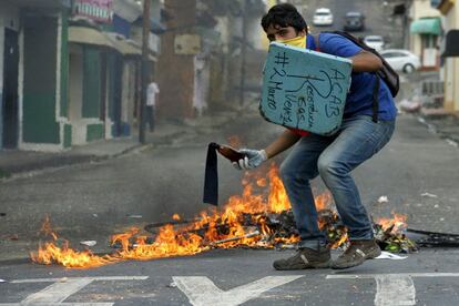 Protesto contra o presidente da Venezuela, Nicolás Maduro, em San Cristóbal.