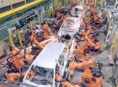 Cadena de montaje con robots.