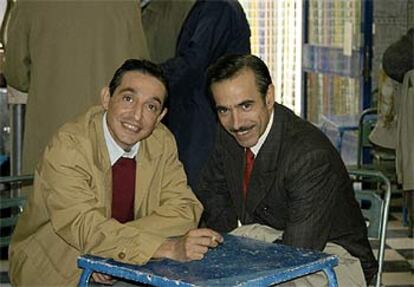 Roberto Cairo e Imanol Arias, en la serie <i>Cuéntame cómo pasó</i>.