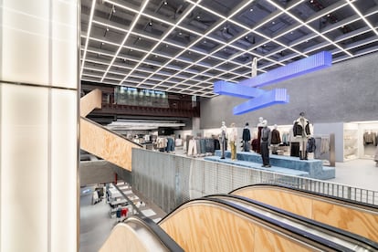 Vista interna de la nueva tienda insígnia de Bershka en la galería Vittorio Emmanuelle en Milan