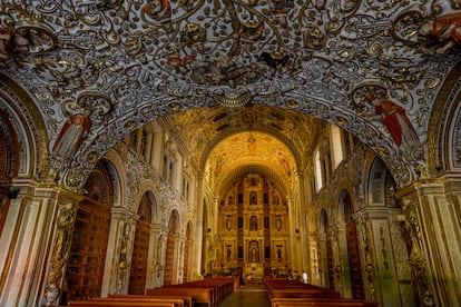El interior barroco de la Iglesia de Santo Domingo, en el centro de Oaxaca.