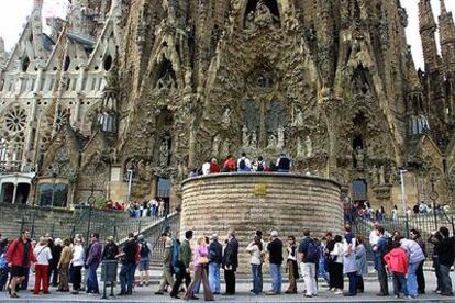 Según un informe de Caixa Catalunya el superávit de los servicios turísticos representó en 2004 el 3,5% del PIB nominal, frente al 4% de 2003