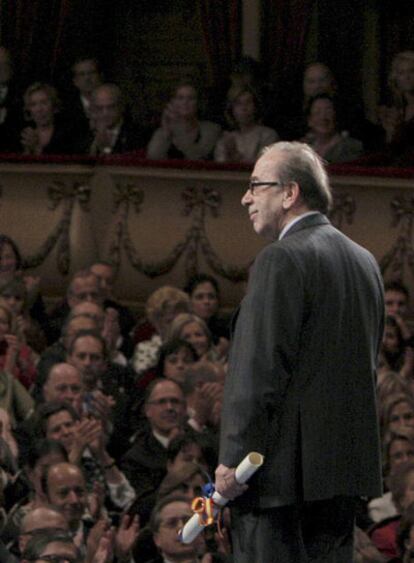 Ismaíl Kadaré, premio de las Letras, en el teatro Campoamor.