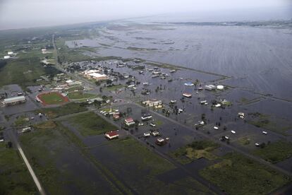 Habitatges inundats propers a l'estuari Sabine Pass, el 31 d'agost.