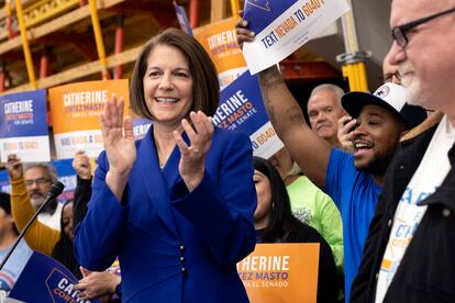 Catherine Cortez Masto, minutos después de dar su primer discurso tras el triunfo en su reelección al Senado.