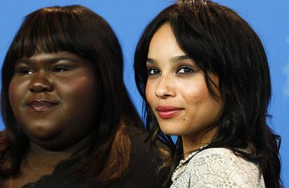 Las actrices Gabourey Sidibe (izquierda) y Zoe Kravitz (derecha), que protagonizan  'Yelling to The Sky'