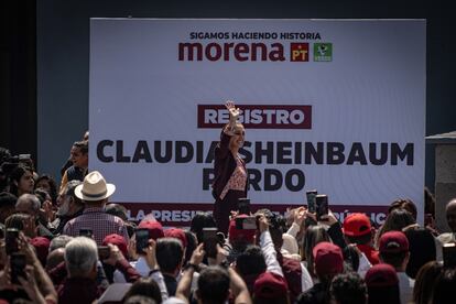 Claudia Sheinbaum se registra como candidata a la presidencia en el Instituto Nacional Electoral, el 18 de febrero 2024.