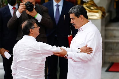 Gustavo Petro y Nicolás Maduro, en Caracas, en 2022.