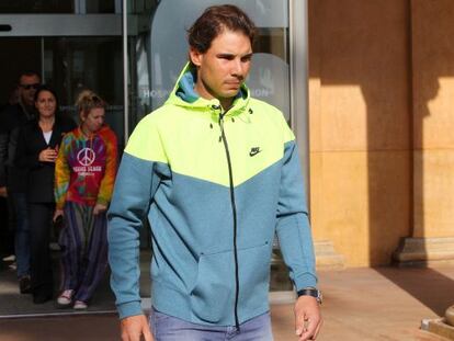 Nadal a la salida de la Clinica Teknon, despues de su intervencion de apendicitis el pasado jueves.