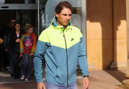 Nadal a la salida de la Clinica Teknon, despues de su intervencion de apendicitis el pasado jueves.