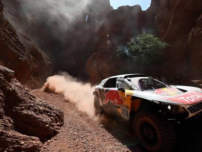 Sebastien Loeb y Daniel Elena durante la tercera etapa del Rally Dakar 2017.