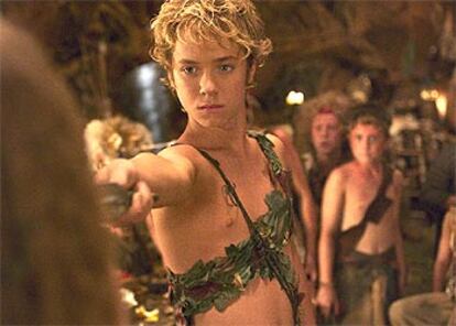 Jeremy Sumpter, en una secuencia de <i>Peter Pan</i>.