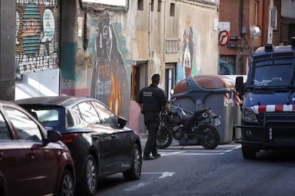 Los Mossos desalojan una casa okupada en Gràcia, Ka la Kastanya. 