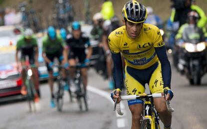 Contador ataca en Montigny y se va del grupo de Froome (de verde).