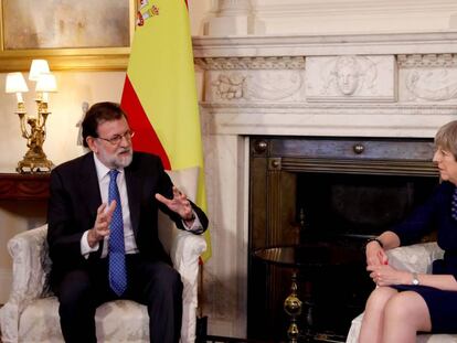 Mariano Rajoy and Theresa May in London on Tuesday.