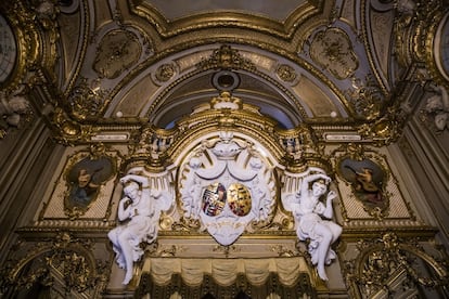 El conde de Cervellón y la duquesa de Fernán-Núñez reforman la mansión entre 1847 y 1849, convirtiéndola en el Palacio de estilo romántico que se conserva actualmente. Este nuevo palacio se convierte en uno de los centros de la vida social madrileña. La decoración se mantiene intacta desde entonces.