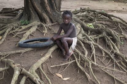 Sierra Leona acumula las peores estadísticas para ser madre o niña. Tiene la tasa de mortalidad materna más alta del mundo y más del 10% de los bebés muere antes de cumplir los cinco años de edad.