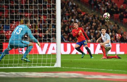 Aspas marca el primer gol de España, con un tiro impresionante.
