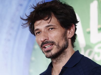 El actor y modelo Andrés Velencoso en el estreno de la película 'La lista de los deseos', en julio de 2020 en Madrid.