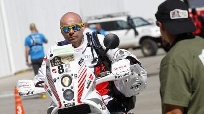 Michal Hernik, en el comienzo del Dakar.