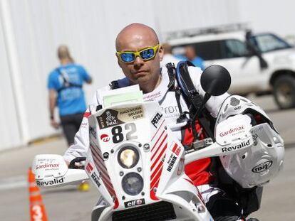 Michal Hernik, en el comienzo del Dakar.