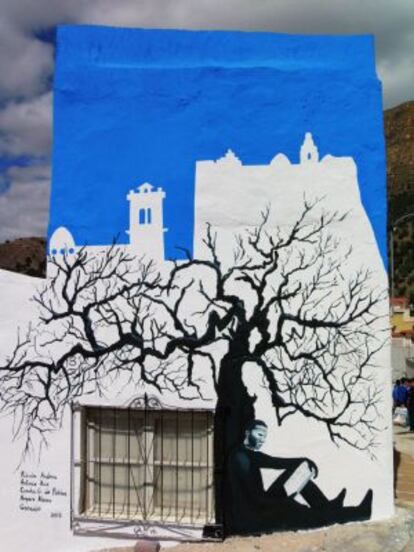 Una de los murales pintados en la fachada de San Isidro.