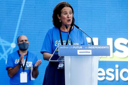  La presidenta de la ANC ,Elisenda Paluzie, acompañada del vicepresidente de Òmnium Cultural, Marcel Mauri.