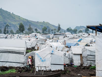 El campo de Bulengo se sitúa a unos 10 kilómetros de la ciudad de Goma, al este de la República Democrática del Congo, y en él viven en condiciones muy precarias unas 180.000 personas que han huido de los combates en la región del Kivu del Norte, donde aumenta la presencia del grupo rebelde M23.