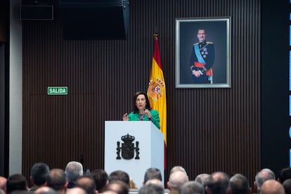 La ministra de Defensa, Margarita Robles, preside la toma de posesión del director del CESEDEN y del director de la Escuela Superior de las Fuerzas Armadas (ESFAS), en el Centro Superior de Estudios de la Defensa Nacional, este viernes.