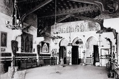 Interior del gran Saln del Cau Ferrat de Sitges, entre 1894 y 1896, en la poca en que la habitaba Santiago Rusi?ol.