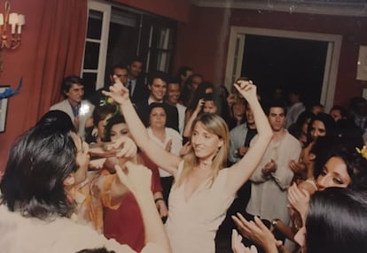 Antonio Carmona y Mariola Orellana durante una fiesta en casa. Foto cedida por la familia.