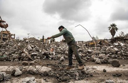 El Consejo de Raqa contina con la limpieza de 1,5 millones de toneladas de escombros de la ciudad.