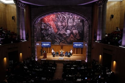 El paraninfo de la Universidad de Guadalajara con murales de Orozco.