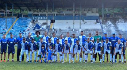 Time do Serrano antes de amistoso preparatório para a temporada de 2018.