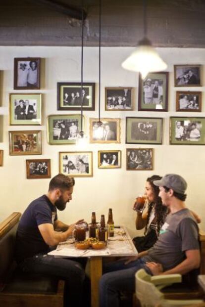 Comensales en El Parnita.