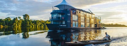 Crucero fluvial en el Amazonas, cerca de Iquitos (Perú).