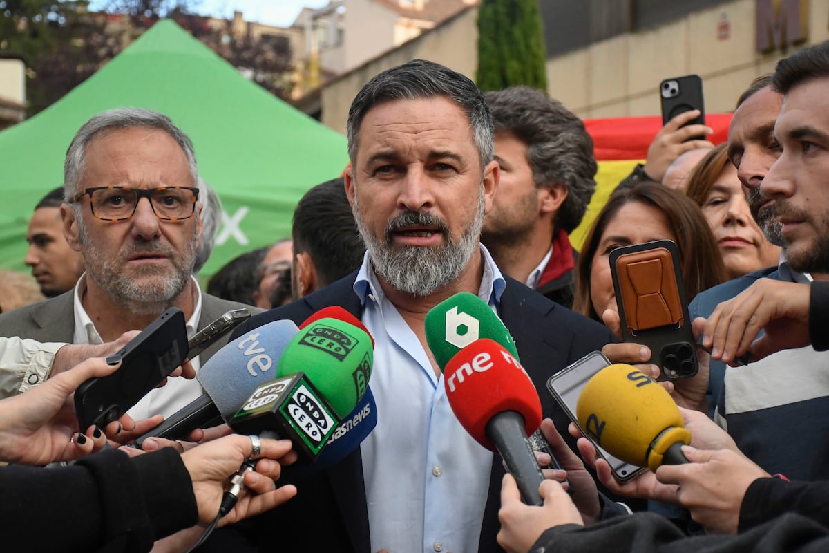 Vox arremete contra Aznar y le culpa de “patrocinar la invasión migratoria”