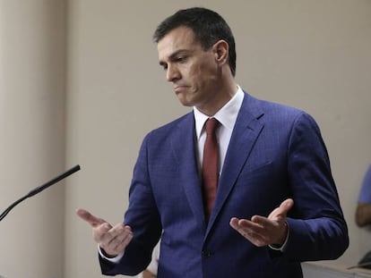 Pedro S&aacute;nchez durante una rueda de prensa en el Congreso. 