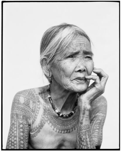 La última mujer kalinga, tatuada.