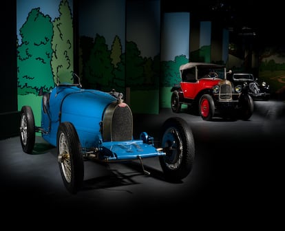 Vehículos clásicos en la exposición 'En auto con Tintín', en el Museo Nacional del Automóvil de Mulhause (Francia). Fotografía cedida por la exposición.