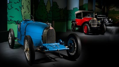 Vehículos clásicos en la exposición 'En auto con Tintín', en el Museo Nacional del Automóvil de Mulhause (Francia). Fotografía cedida por la exposición.