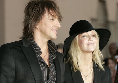 Richie Sambora y Heather Locklear en los American Music Awards de 2004.