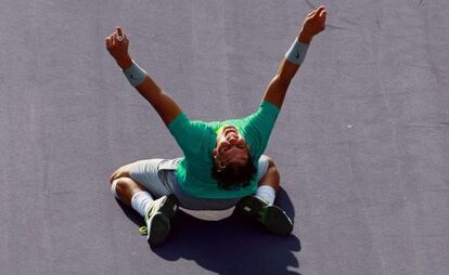 Rafael Nadal celebrates after defeating Juan Mart&iacute;n Del Potro to win the men&#039;s final match of the 2013 BNP Paribas Open at the Indian Wells Tennis Garden. 