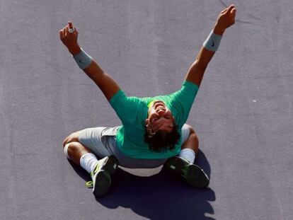 Rafael Nadal celebrates after defeating Juan Mart&iacute;n Del Potro to win the men&#039;s final match of the 2013 BNP Paribas Open at the Indian Wells Tennis Garden. 