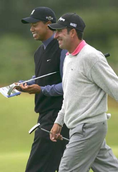 Tiger Woods y José María Olazábal, durante su recorrido conjunto de ayer.