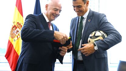 Pedro Sánchez y Giovanni Infantino, en una imagen del 20 de septiembre de la cuenta de X (antes Twitter) del presidente del Gobierno.