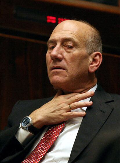 Ehud Olmert, ayer en el Parlamento israelí.