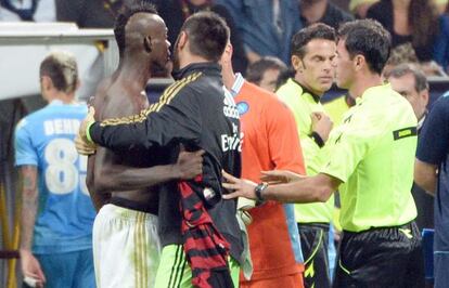 Balotelli, durante sus protestas al árbitro.