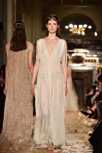 Valentino  : Runway &#8211; Paris Fashion Week &#8211; Haute Couture Spring Summer 2016